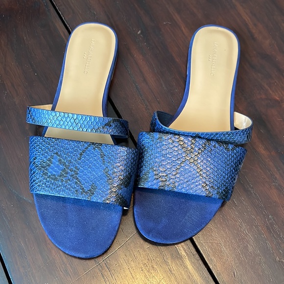 3 pairs Banana Republic Sandals EUC - Picture 6 of 8